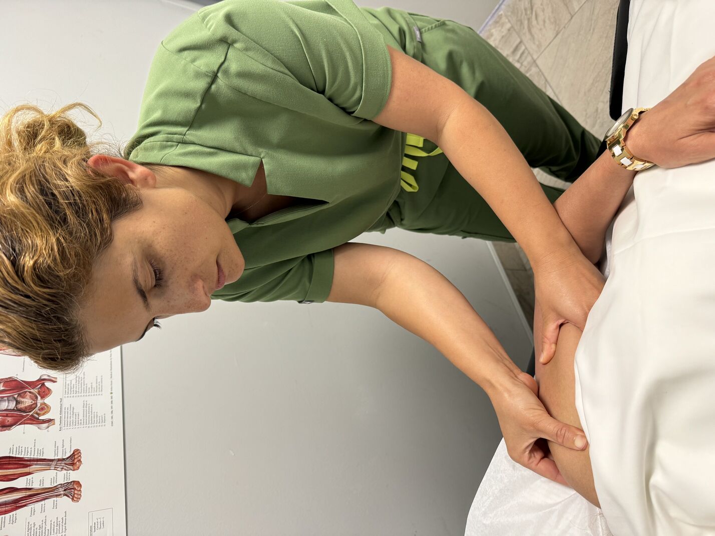 Nazli Ilgen gives physiotherapy treatments to a patient